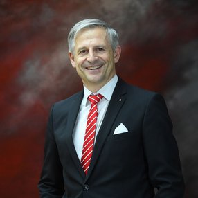 Dr. Wolfgang Zettl